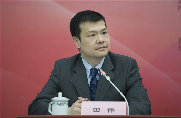 田伟.jpg