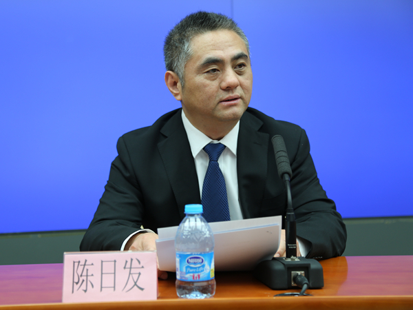 民政部新闻发言人陈日发主持发布会