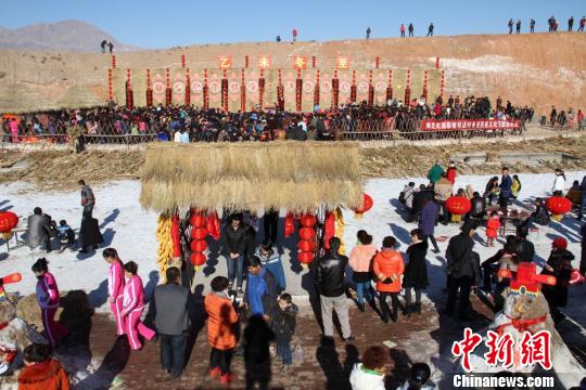 图为：山丹县农耕文化的民俗表演。　杨建刚 摄